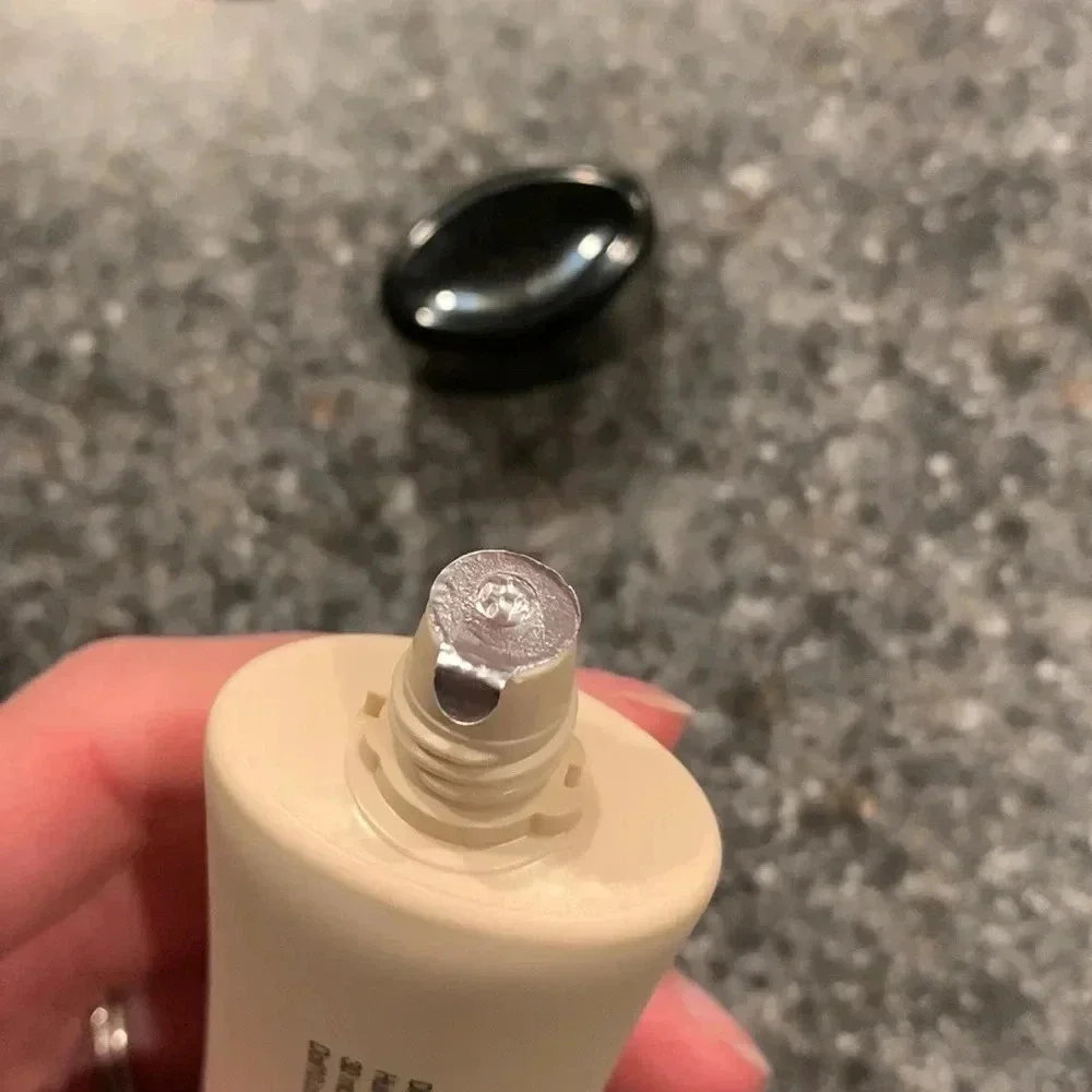 Doll 10 hydraGel foundation in deep